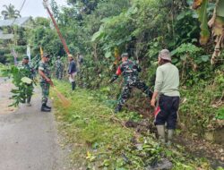Wujudkan Hidup Sehat, Anggota Koramil Alla Bersama Warga Bersihkan Selokan