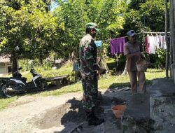 Babinsa Desa Negeri Atiahu, Kec Siwalalat Kab Seram Bagian Timur, Sertu Suhaimin Fauth Membantu Masyarajat Rehab Rumah