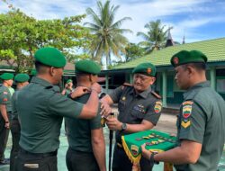 Komandan Kodim 0308/Pariaman Pimpin Upacara Kenaikan Pangkat Periode 01-04-2025 dan Halal Bihalal di Makodim 0308/Pariaman