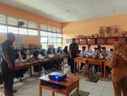 Babinsa Koramil-06/Barru Dampingi Program Pembagian Makan Siang Gratis