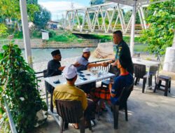 Babinsa Koramil Tangse Ajak Tokoh Agama Desa Peunalom I Bersinergi Jaga Stabilitas Keamanan