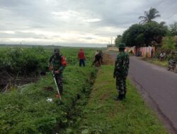Danramil-01/Suppa Kodim 1404/Pinrang Pimpin Kerja Bakti Bersama Warga Membersihkan Saluran Air