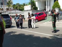 Pastikan Kenyamanan Ibadah Jumat Agung,Babinsa Jajaran Kodim 0907/Trk Dan Babinkamtibmas Amankan Gereja Diwilayah