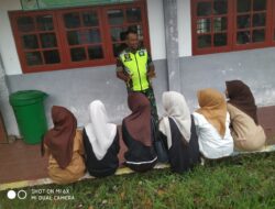 Kunjungi Sekolah,Babinsa Ajak Siswa SMAN 1 Geumpang Tingkatkan Semangat Belajar dan Cinta Tanah Air