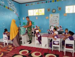 Babinsa Koramil 1314-01/Kwandang Bantu Distribusikan Makanan Bergizi di Berbagai Sekolah di Wilayah Binaannya