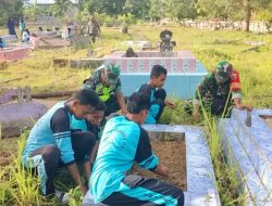 Dipimpin Danramil, Koramil 1502-06/Bula Gotong Royong dengan Masyarakat Bersihkan TPU