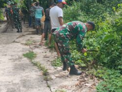 Anggota Koramil 1419-01/Maiwa Gelar Karya Bakti Pembersihan Selokan