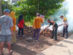 Kerjasama Yang Solid, Babinsa Koramil-01/Ujung Bersama Masyarakat Ciptakan Lingkungan Yang Bersih