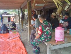 Sebagai Babinsa Koramil 02/Enrekang Tetap Melaksanakan Komsos Bersama Warga Desa Binaan Walau Saat Suasana Lebaran