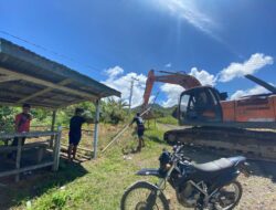 Sigap! Satgas Pamtas Yonzipur 8/SMG Bantu Korban Kecelakaan di Pedalaman Perbatasan RI-Malaysia