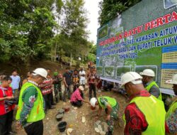 Dandim 1811/Teluk Wondama Hadiri Peletakan Batu Pertama Revitalisasi Kawasan Aitumeri Oleh Wakil Gubernur Papua Barat dan Bupati Teluk Wondama