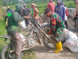 Babinsa Kodim 1404/Pinrang kerja Bakti Bersama Warga Perbaiki Jalan Tani