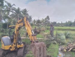 Satgas TMMD Ke-124 Bongkar Lahan Berlumpur Jadi Jalan Baru di Desa Selebung