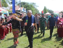 Kasdim 1404/Pinrang Bersama Forkopimda Hadiri Pesta Panen Di Kecamatan Cempa