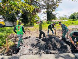 Personil Satgas TMMD ke 124 Kodim 1502/Masohi bersama masyarakat buatkan MCK