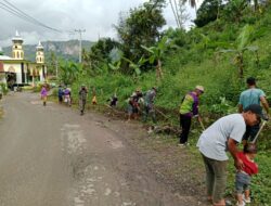 Wujudkan Hidup Sehat, Anggota Koramil Alla Bersama Warga Bersihkan Selokan