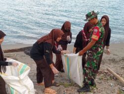 Koramil-01 Kodim 1404/Pinrang Bersama Warga Kerja Bhakti Bersihkan Pantai