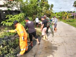 Kepedulian Terhadap Lingkungan, Koramil 02/Enrekang Kembali Gelar Karya Bakti Pembersihan Selokan