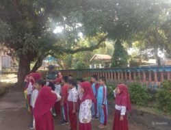 Bentuk Karakter Dan Disiplin, Babinsa Koramil 1405-07/Tanete Rilau Latih Siswa SD Baris Berbaris