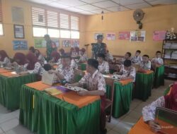 Babinsa Koramil 1405-06/Barru Dampingi Pendistribusian Makan Bergizi Ke Sekolah