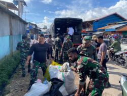 Sambut HUT Kodam XVII/Cenderawasih, Karya Bakti Kodim 1703/Deiyai Melaksanakan pembersihan sampah di lapangan Thomas Adii dan pasar wagete