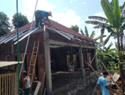 Berjuang Di Kubangan Lumpur, Anggota Satgas TMMD Ke-124 Pasang Gorong-Gorong Di 6 Titik Lokasi