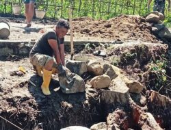 Satgas TMMD Ke-124, Bongkar Akar Pohon Penghalang Pondasi Jembatan di Desa Bagu