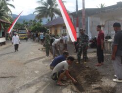 Antusias Warga Bantu Satgas TMMD 124 Kodim 0107 Aceh Selatan dalam Percepatan Penggalian Jalur Pipanisasi