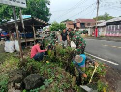 Anggota Koramil 01/Maiwa karya Bakti Pembersihan Selokan
