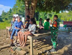 Babinsa Koramil Wasior Anjangsana ke Kampung Maniwak, Masyarakat Dukung Penuh UU TNI