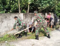 Peduli Kebersihan Lingkungan, Koramil-08 Kodim 1404/Pinrang Bersihkan Saluran Air Bersama Warga