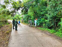 Wujudkan Hidup Sehat, Anggota Koramil 04/Alla Bersama Warga Bersihkan Selokan