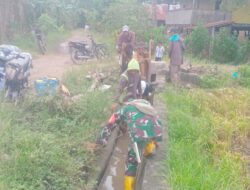 Sambut Musim Tanam, Babinsa Kodim 1404/Pinrang Bersama PPL Dan Warga Bersihkan Saluran Irigasi