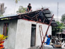 Hampir Rangkum, Pembangunan Masuk Tahap Pemasangan Atap Rumah Oleh Satgas TMMD ke 124 Kodim 1502/Masohi