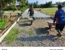 Babinsa Kodim 1404/Pinrang Bantu Kerja Bakti Pengecoran Jalan