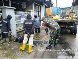 Cegah Banjir, Koramil-03 Kodim 1404/Pinrang Kerja Bakti Bersama Warga Bersihkan Saluran Air