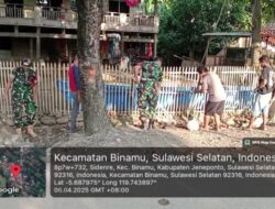 Peduli Kebersihan, Koramil-01/Suppa Kodim 1404/Pinrang Bersihkan Lapangan Dan Saluran Air Bersama Warga