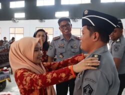 Estafet Kepemimpinan : Momen Penyematan Pangkat dan Pisah Sambut Pegawai yang Mendapat Promosi Jabatan