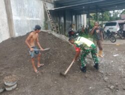 Ringankan Beban Warga, Babinsa Koramil 17/Geumpang Bantu Warga Bangun Rumah di Pedalaman Pidie