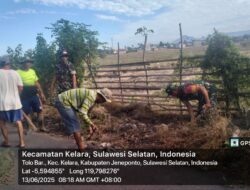 Babinsa Koramil 04/Kelara Bersama Warga Kompak Bersihkan Saluran Air di Kampung Beru