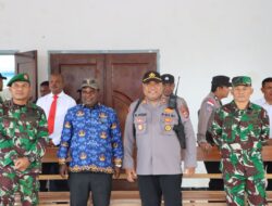 Apel Gabungan Bersama Jajaran TNI/Polri dan ASN di pimpin langsung oleh wakil Bupati Kabupaten Deiyai di halaman kantor bupati kabupaten Deiyai