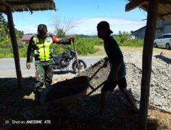Babinsa Koramil 04 Beutong Bantu pembuatan warung kopi kepemilikan warga Desa Binaan