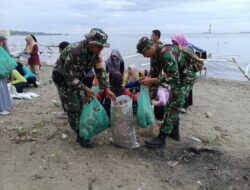 Ciptakan Pantai Indah Dan Bersih, Personel Koramil 1405-03/Bacukiki Bersama Warga Gelar Kerja Bakti