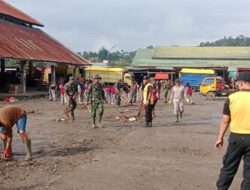 Karya Bhakti Pembersihan Pasar Cakke oleh Anggota Koramil 04/Alla Bersama Masyarakat