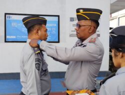 LAPAS KELAS III WONRELI GELAR UPACARA PENYEMATAN PANGKAT DAN PEMBERIAN PENGHARGAAN KEPADA PEGAWAI TELADAN