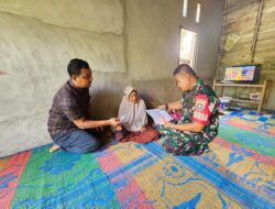 Babinsa Koramil 13/Kluet Timur Dampingi Perangkat Desa Salurkan BLT DD Secara Door to Door