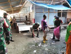 Karya Bakti Pembersihan Pasar Sentral oleh Anggota Koramil 02/Enrekang Bersama Masyarakat