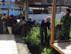 Jumat Bersih, Koramil1419-03/Baraka Bersama Warga Melaksanakan Kegiatan Karya Bakti Bersihkan Drainase Saluran Air.