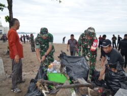 Karya Bhakti TNI-POLRI Bersih-Bersih Pantai yang diinisiasi dalam rangka perayaan HUT Bhayangkara Ke-79 tahun 2025