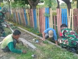 Gotong Royong Bersihkan Saluran Air, Babinsa Koramil 03/Tamalatea Bersama Warga Wujudkan Lingkungan Sehat
